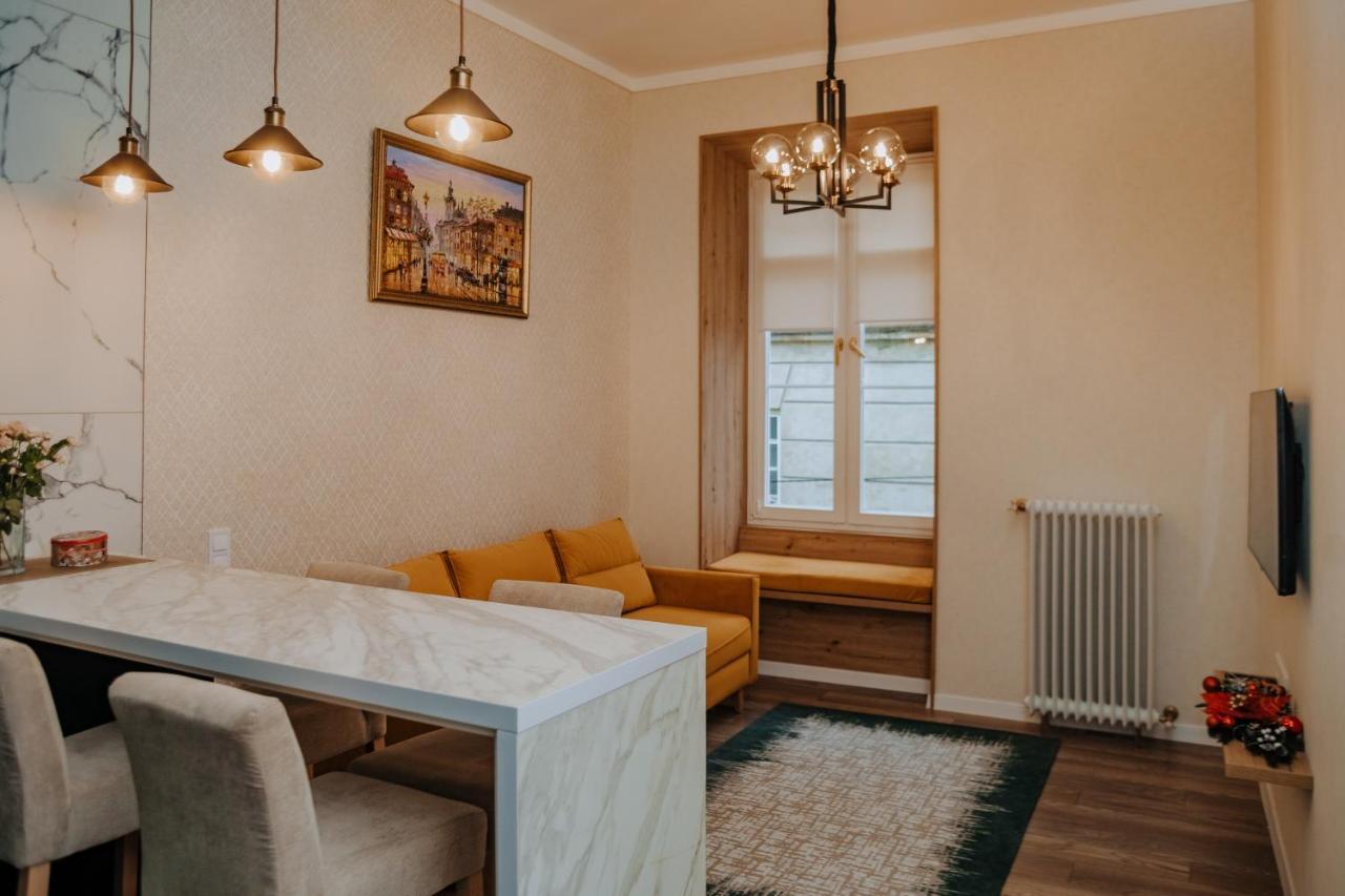 V.I.P Apartments Dominikanos Lviv Exterior photo